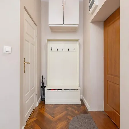 Charming With Air-conditioned Close To Kazimierz District By Renters * クラクフ