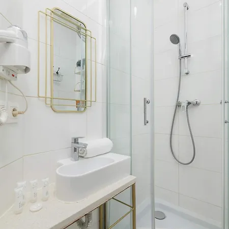 Charming With Air-conditioned Close To Kazimierz District By Renters