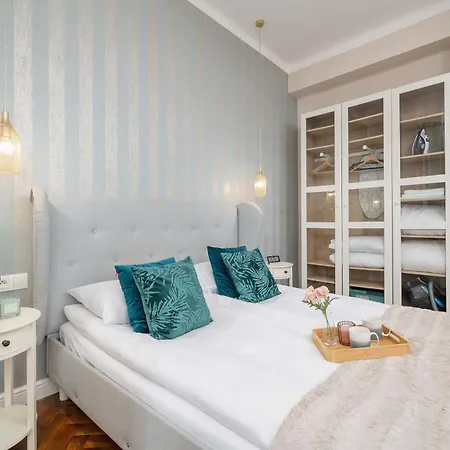 Charming With Air-conditioned Close To Kazimierz District By Renters