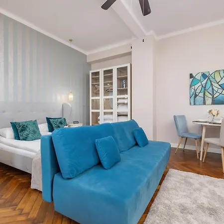 Charming With Air-conditioned Close To Kazimierz District By Renters דירה